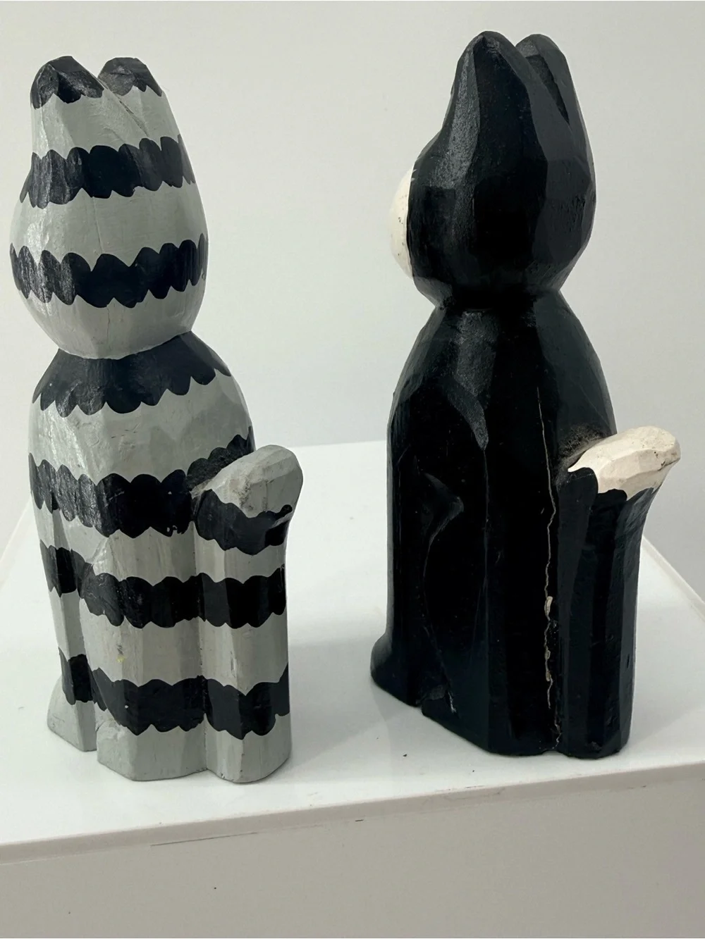 Hand-Painted Black & Gray Cat Figurine Pair - Unbranded